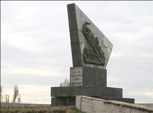 В субботу, 24 ноября, в 15 часов, перед этим памятником установят камень в память о жертвах Голодомора в Украине