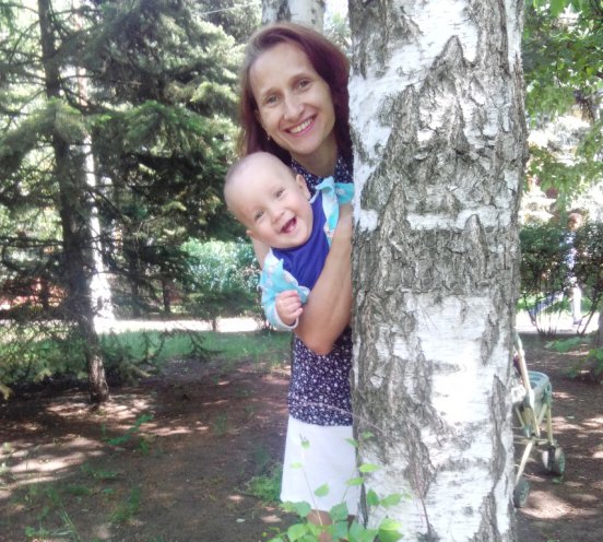 " Веселая прогулка по городу". На фото - Биценко Виктория и Биценко Максим.